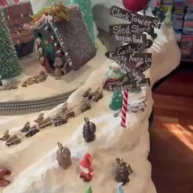 Happy Holidays from our gingerbread city 🎄
Wishing you a season full of creativity and fresh starts.
New classes begin January 3, 2026 — register today.